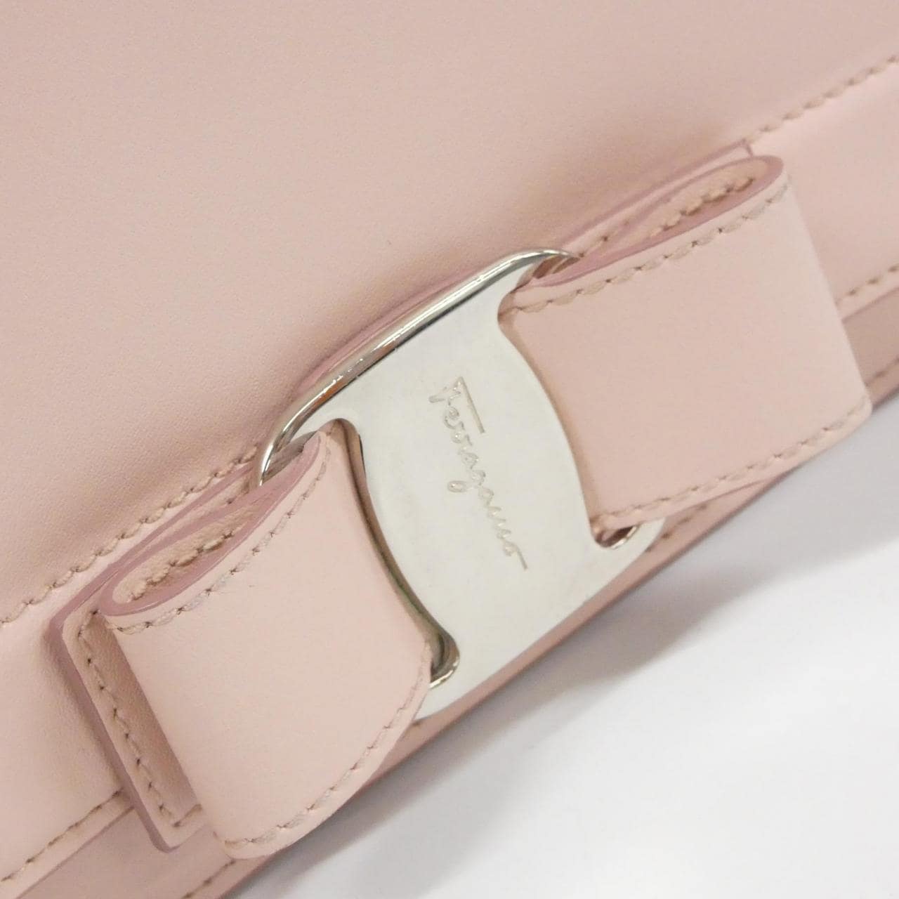 サルヴァトーレフェラガモ 21 G877 ショルダーバッグ