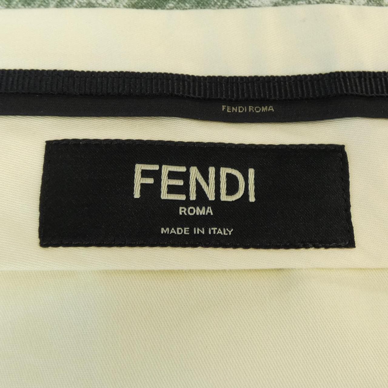 フェンディ FENDI FB0821 AR62 ショートパンツ