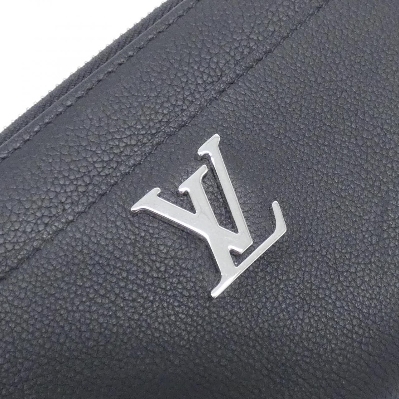 ルイヴィトン ジッピー ロックミー M62622 財布