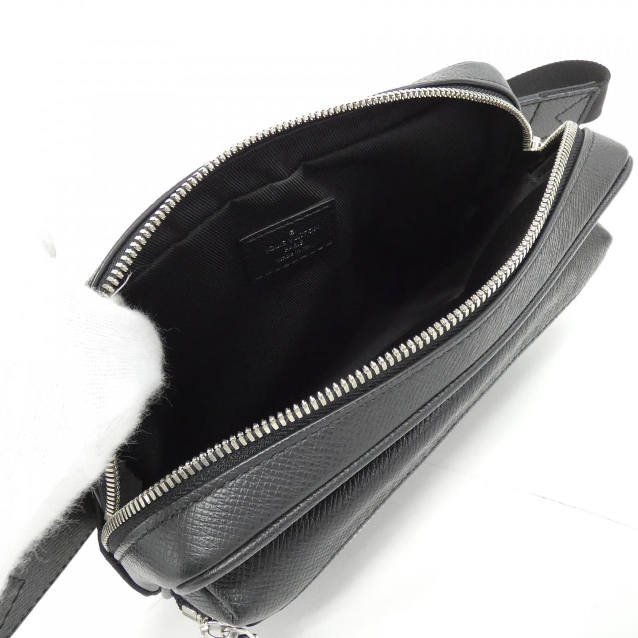 LOUIS VUITTON Taiga Rama 腰包戶外 M30245 肩背包