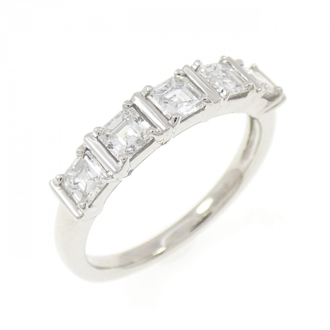 ジーエスティービー ダイヤモンド リング 0.80CT