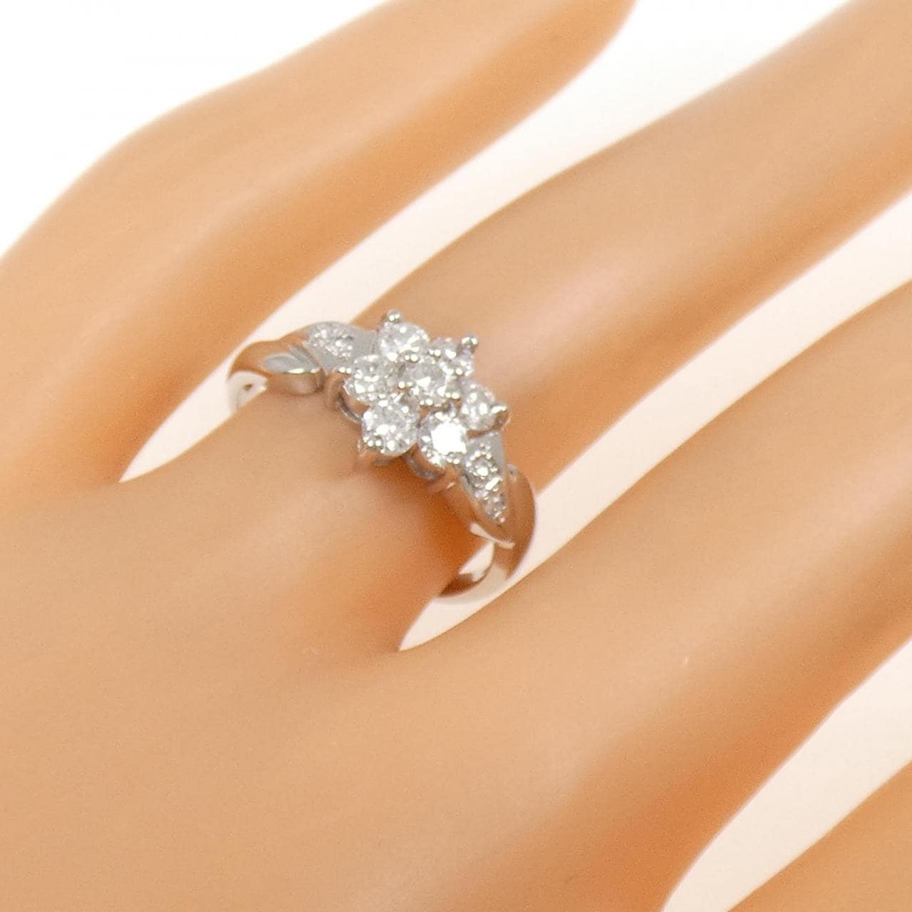 PT900 フラワー ダイヤモンド リング