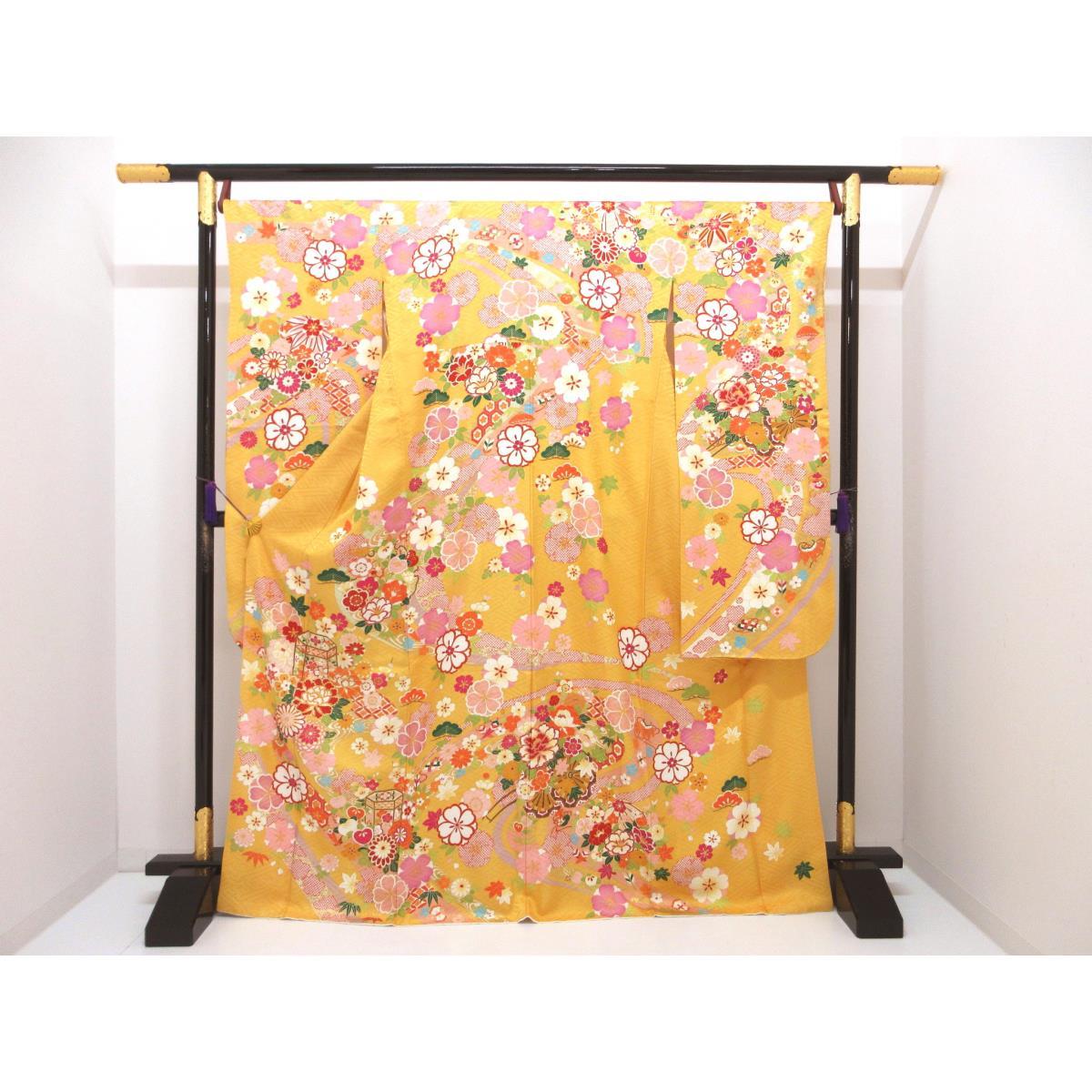 振袖　友禅金彩加工　刺繍入り