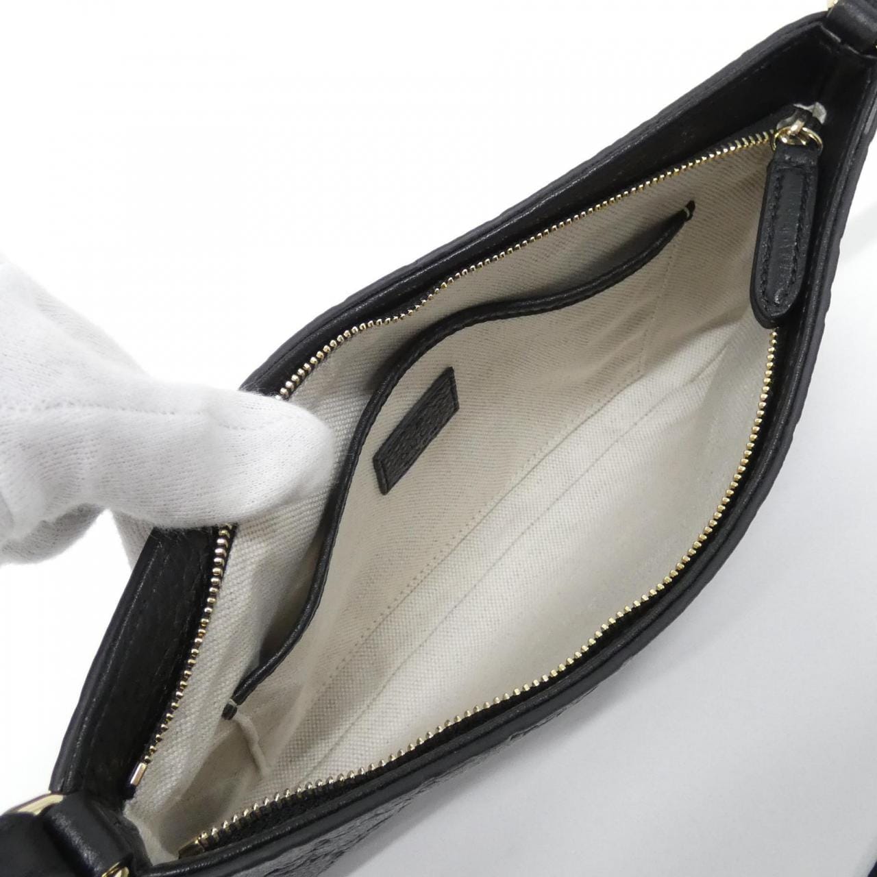 グッチ GG EMBLEM 815277 AAEEM ショルダーバッグ