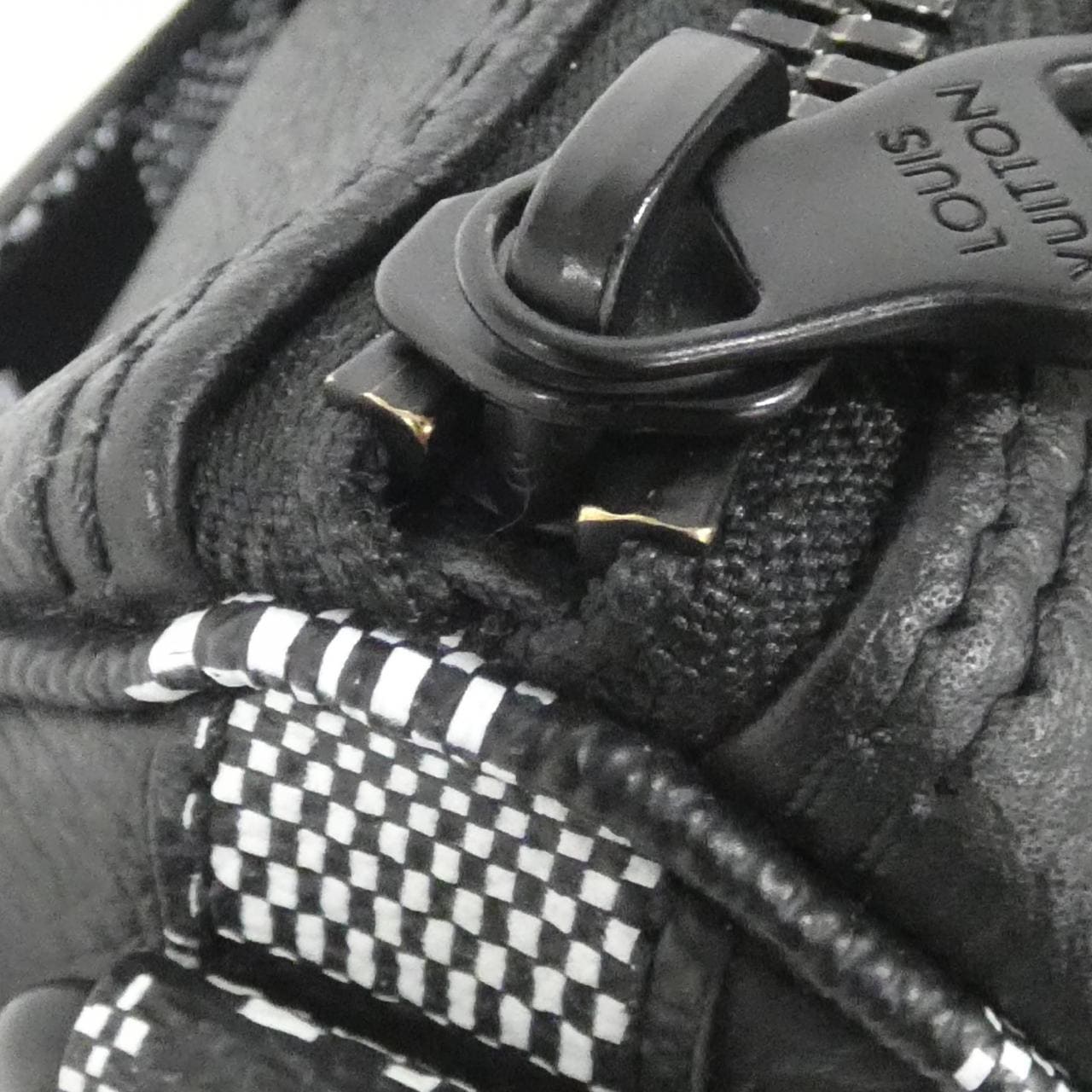 ルイヴィトン ダミエ ディストーテッド シティ キーポル XS M80202 ショルダーバッグ