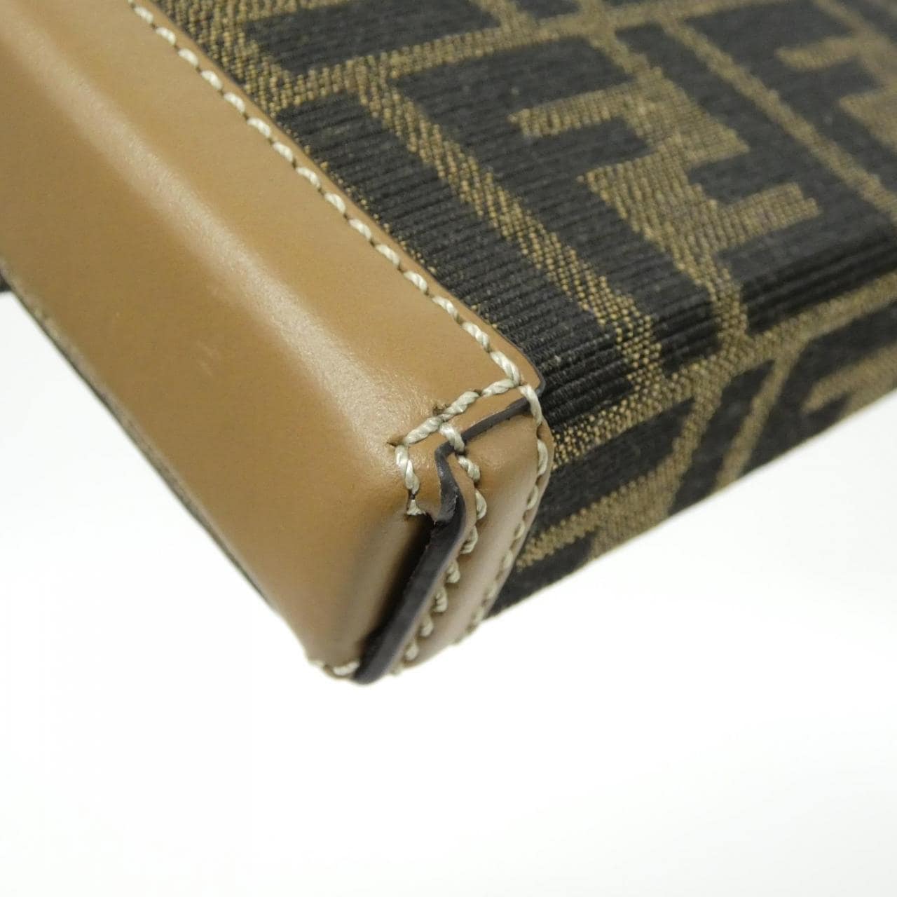 フェンディ バゲット フォンポーチ 7AS139 AFBV フォンケース