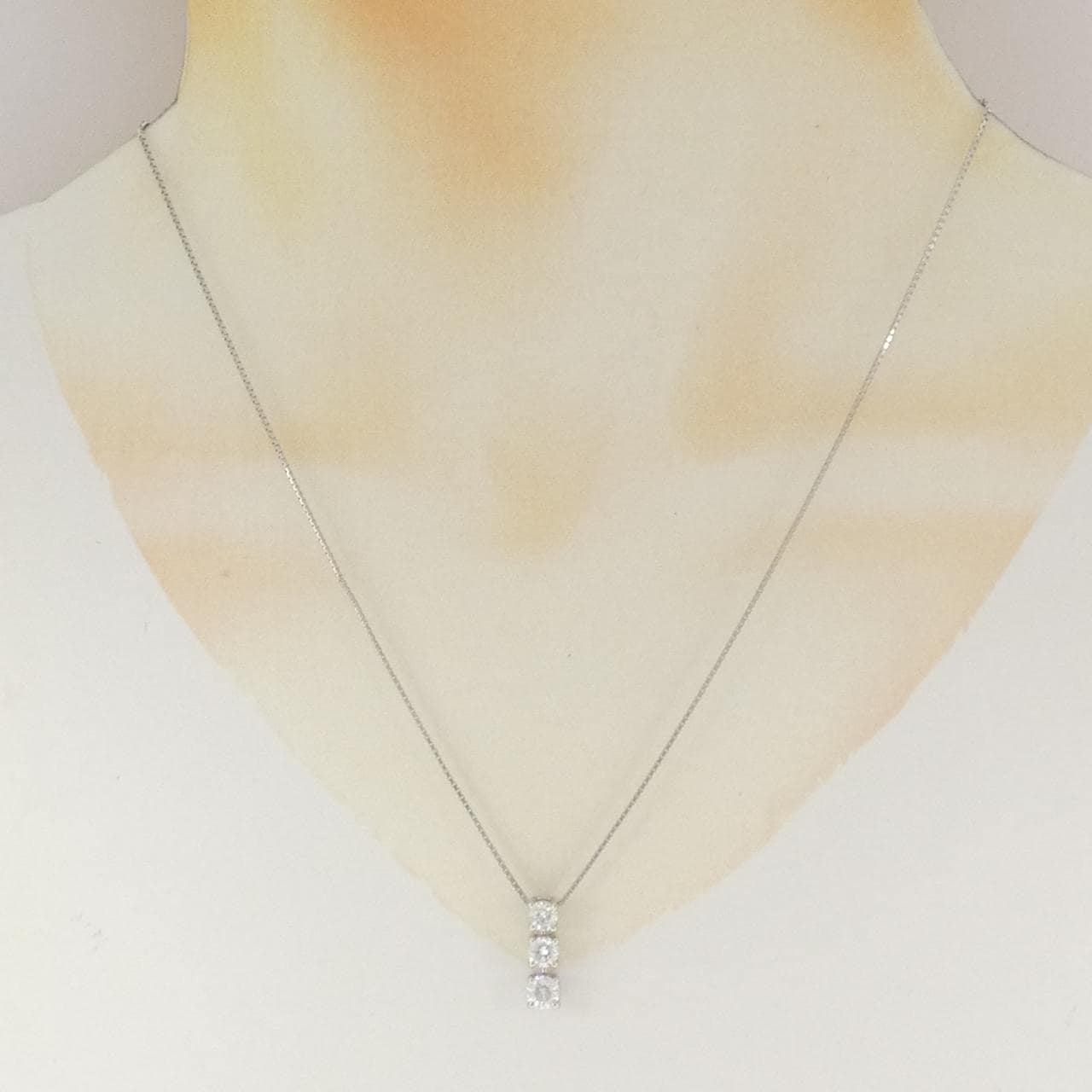 PT900/PT850 スリーストーン ダイヤモンド ネックレス 1.01CT