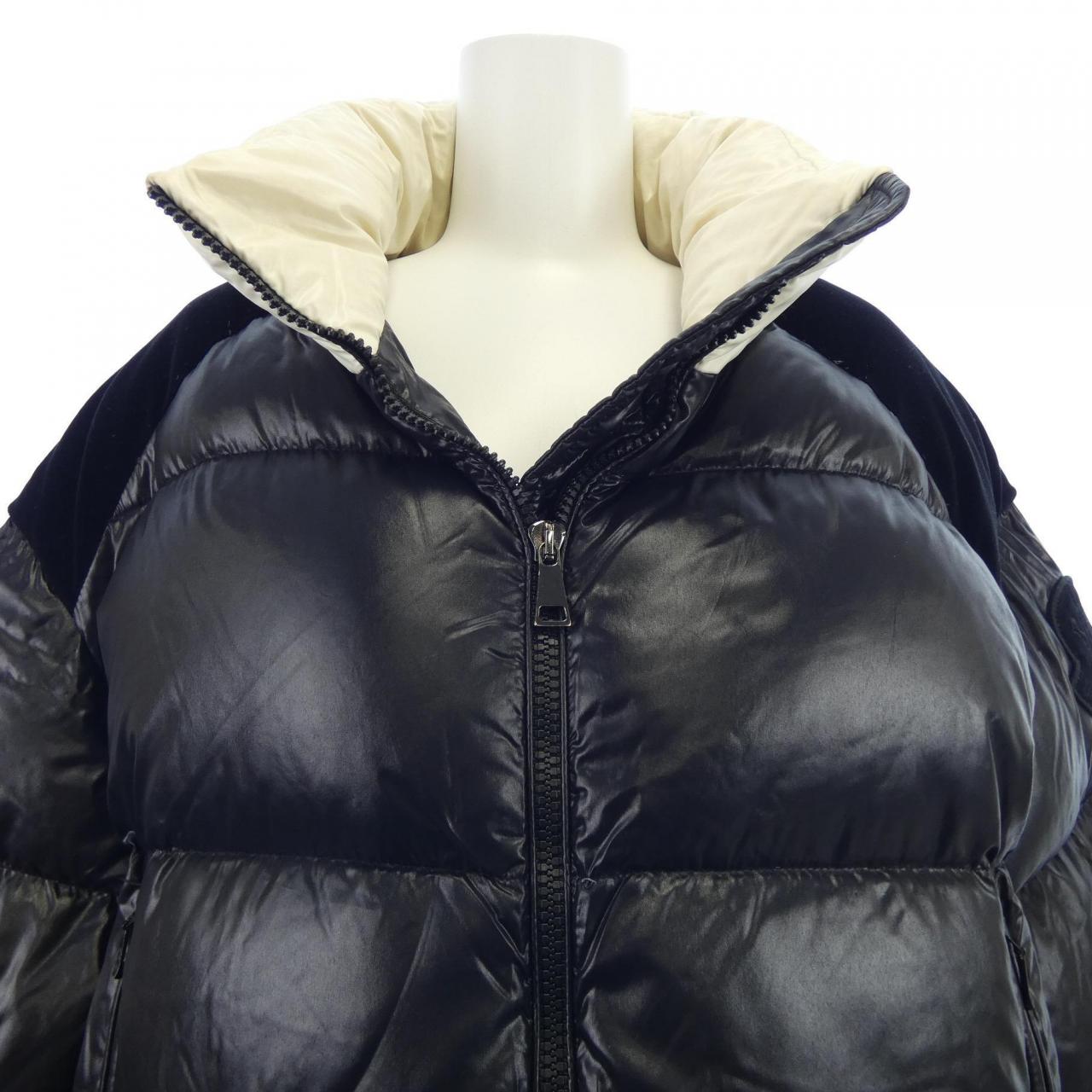 モンクレール MONCLER ダウンジャケット