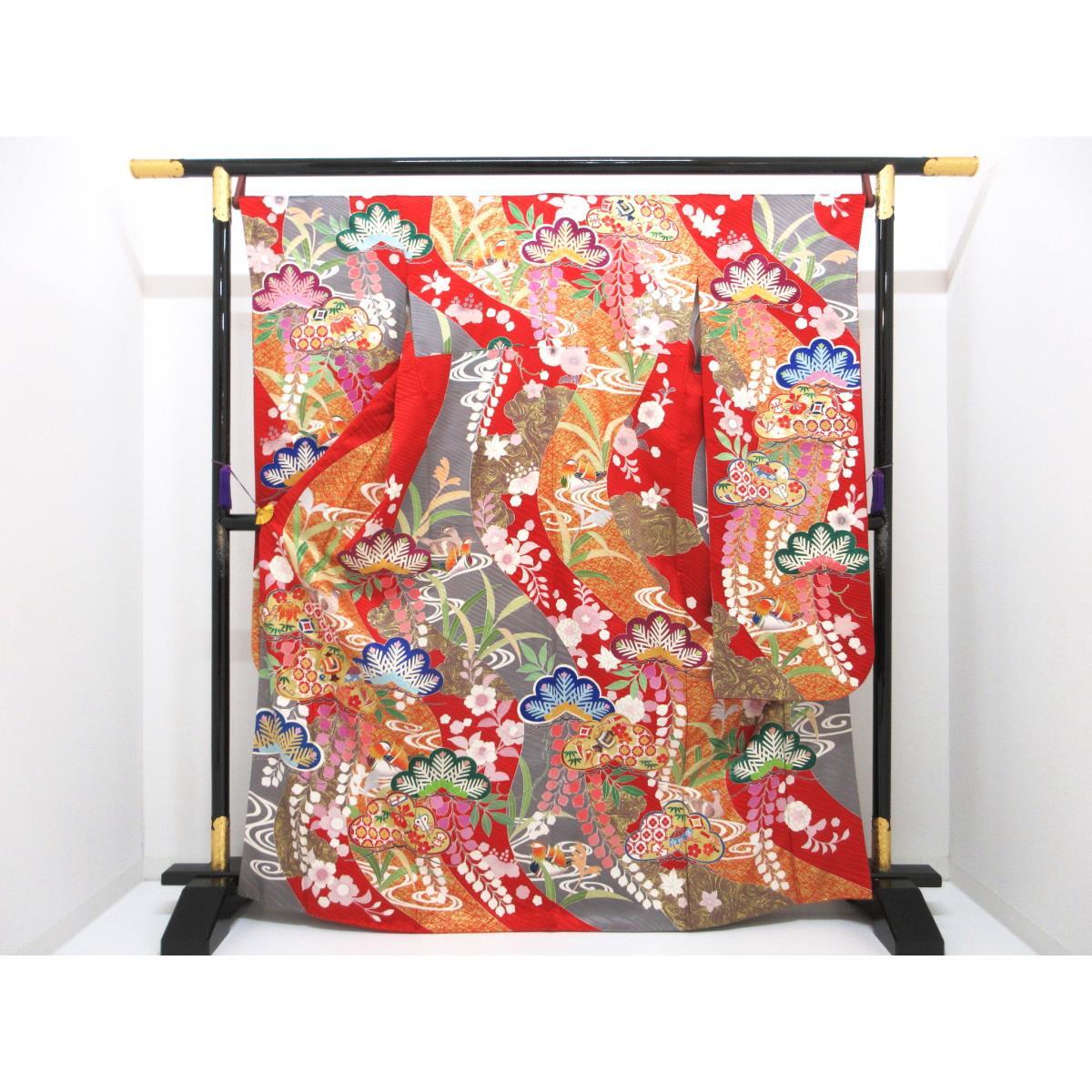 振袖　友禅金彩加工　刺繍入り