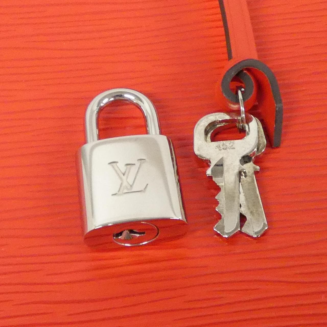 ルイヴィトン エピ アルマ PM M41154 バッグ