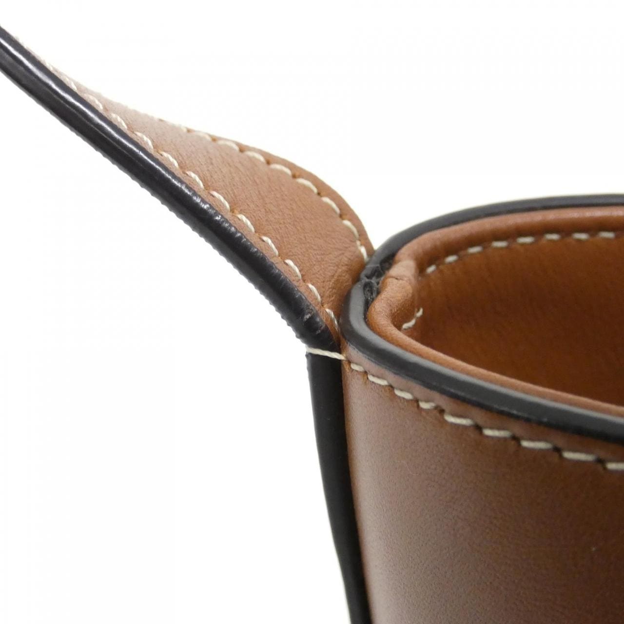 セリーヌ スモール バケット キュイル トリオンフ 198243DU3 ショルダーバッグ