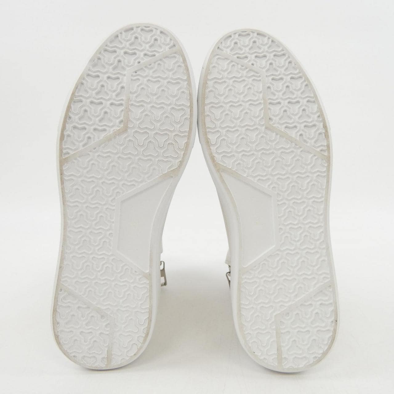 nouer スニーカー