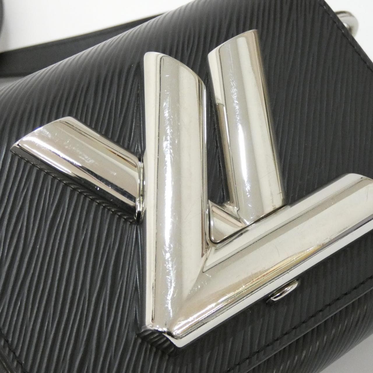 ルイヴィトン エピ ツイスト ロックXL M22296 ショルダーバッグ