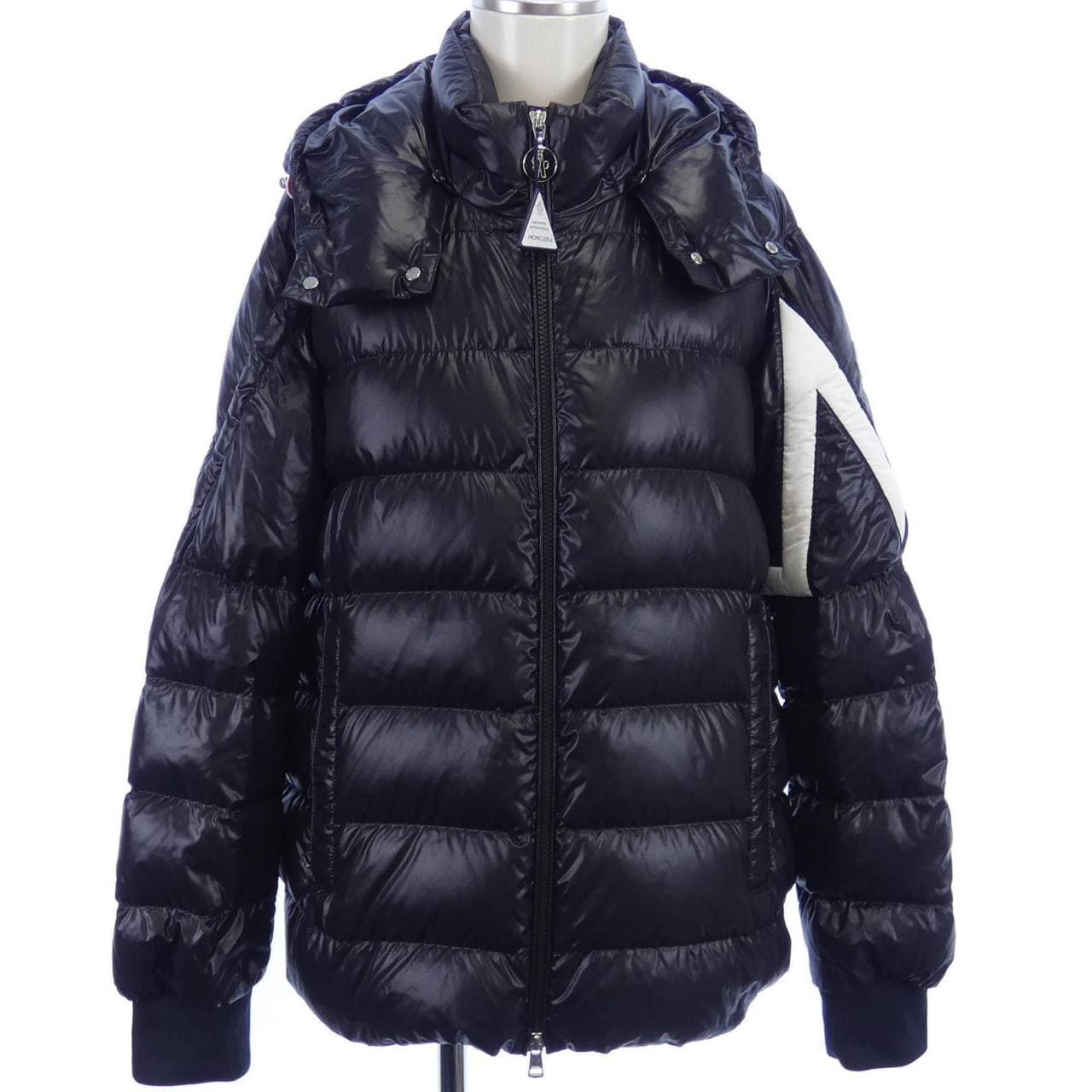 モンクレール MONCLER ダウンジャケット