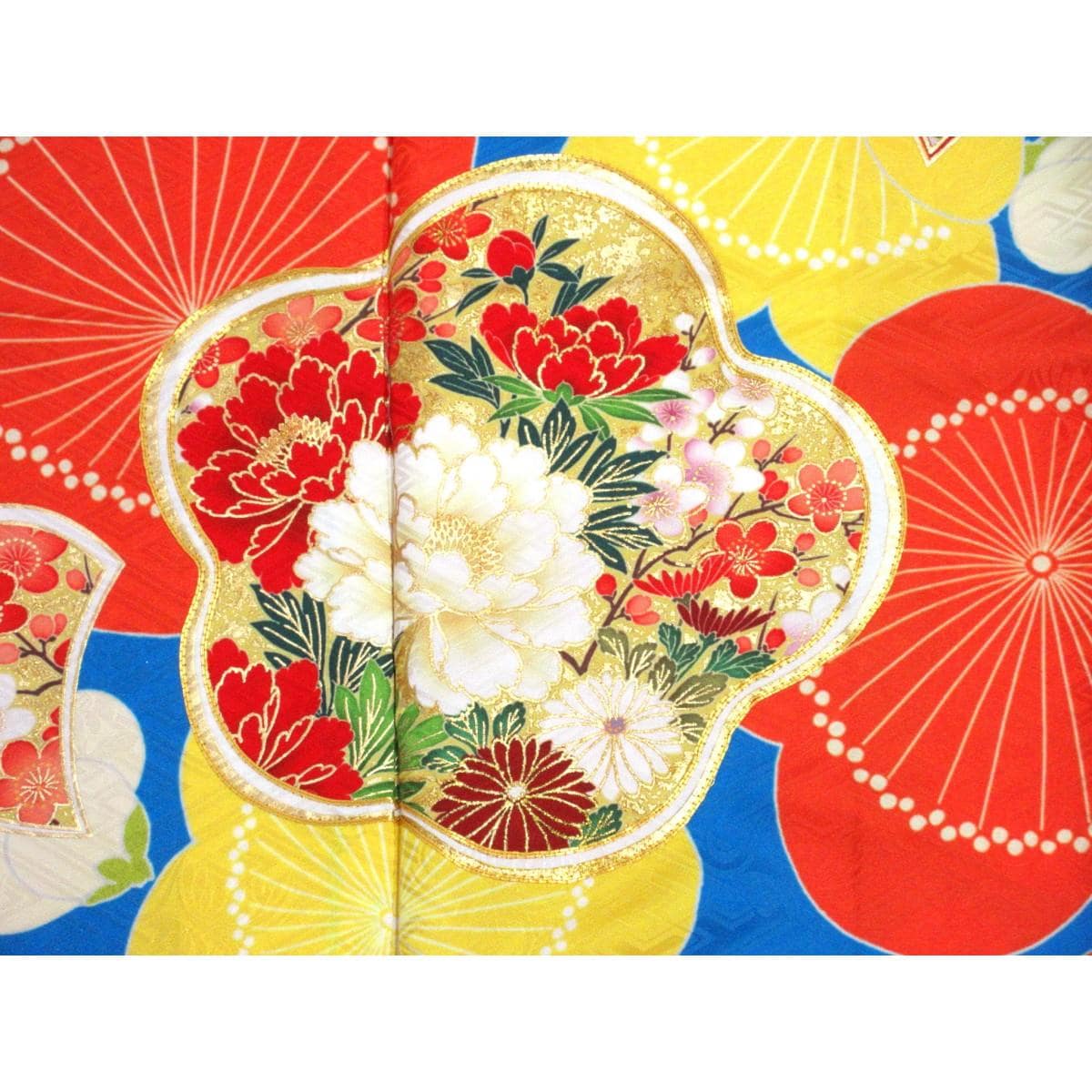 振袖　友禅金彩加工　刺繍入り
