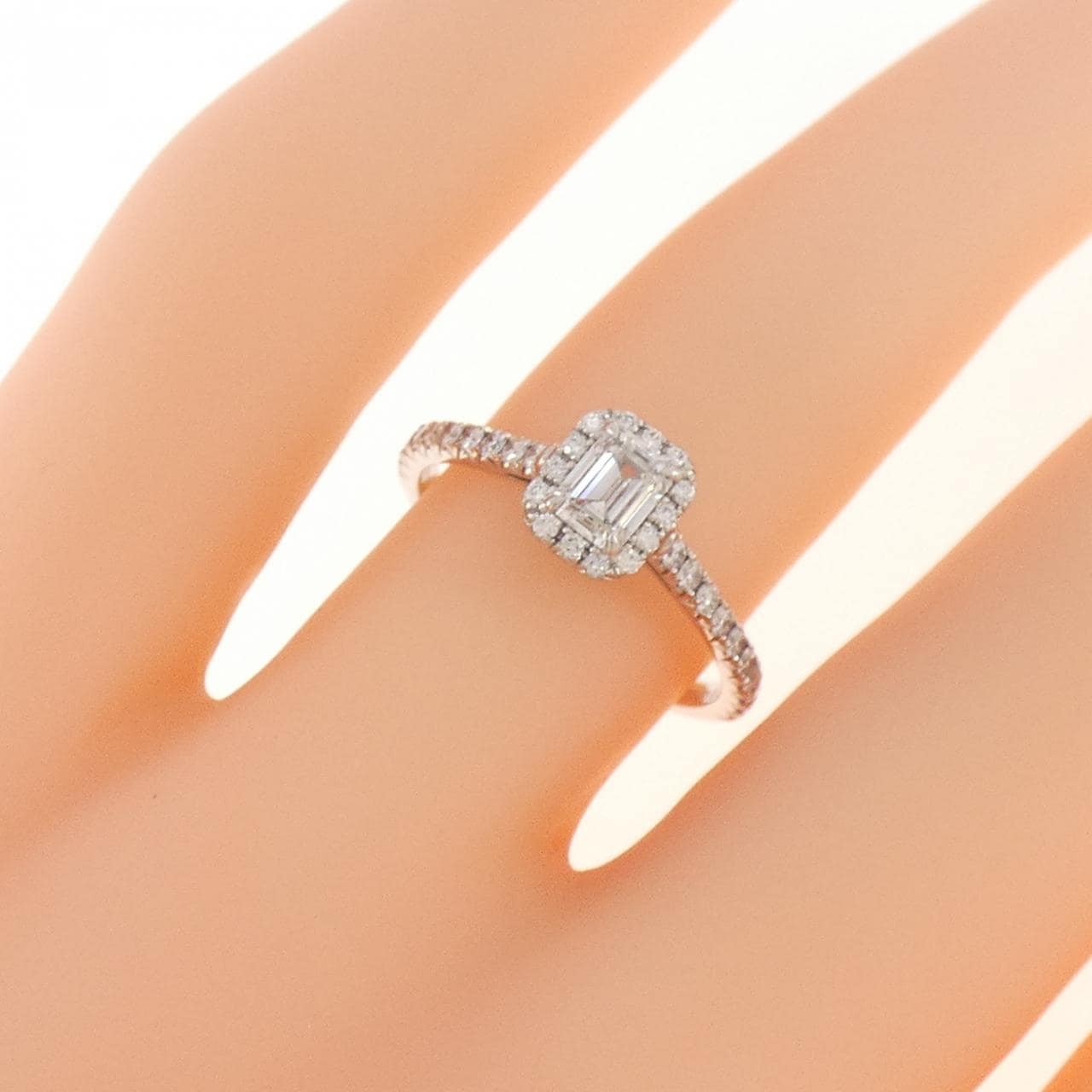 TIFFANY Solest emerald cut ring 0.30ct