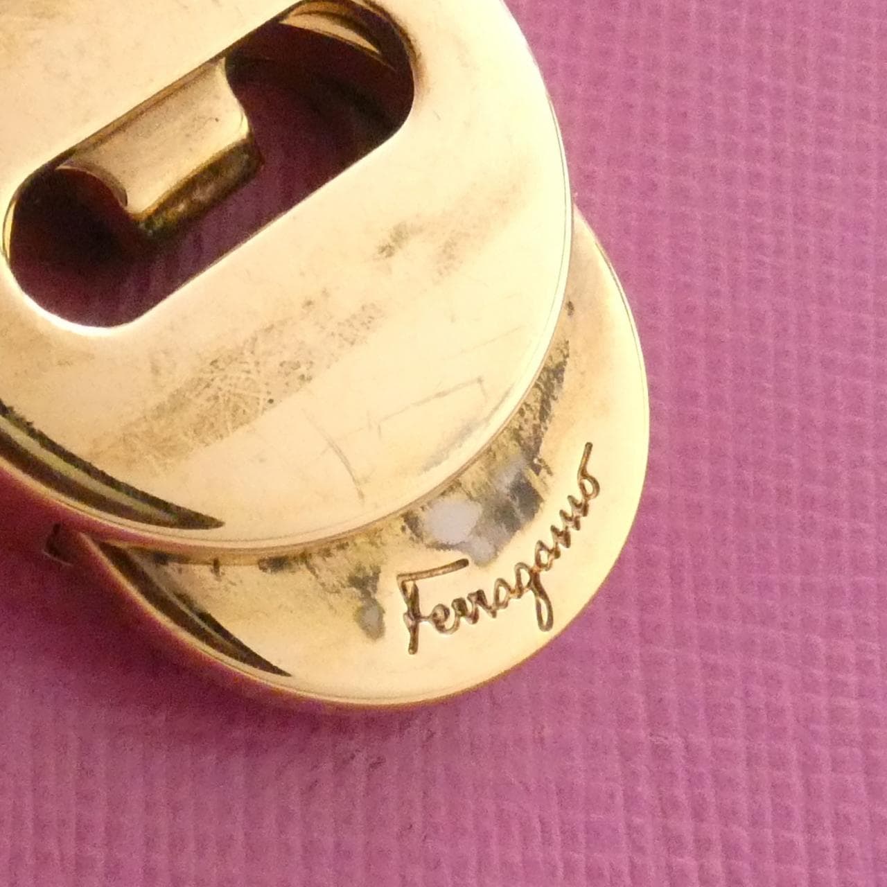 サルヴァトーレフェラガモ キャリー 21 F570 バッグ