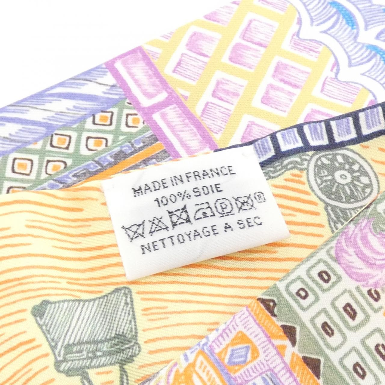 エルメス SUPER SILK QUEST ツイリー 064011S スカーフ