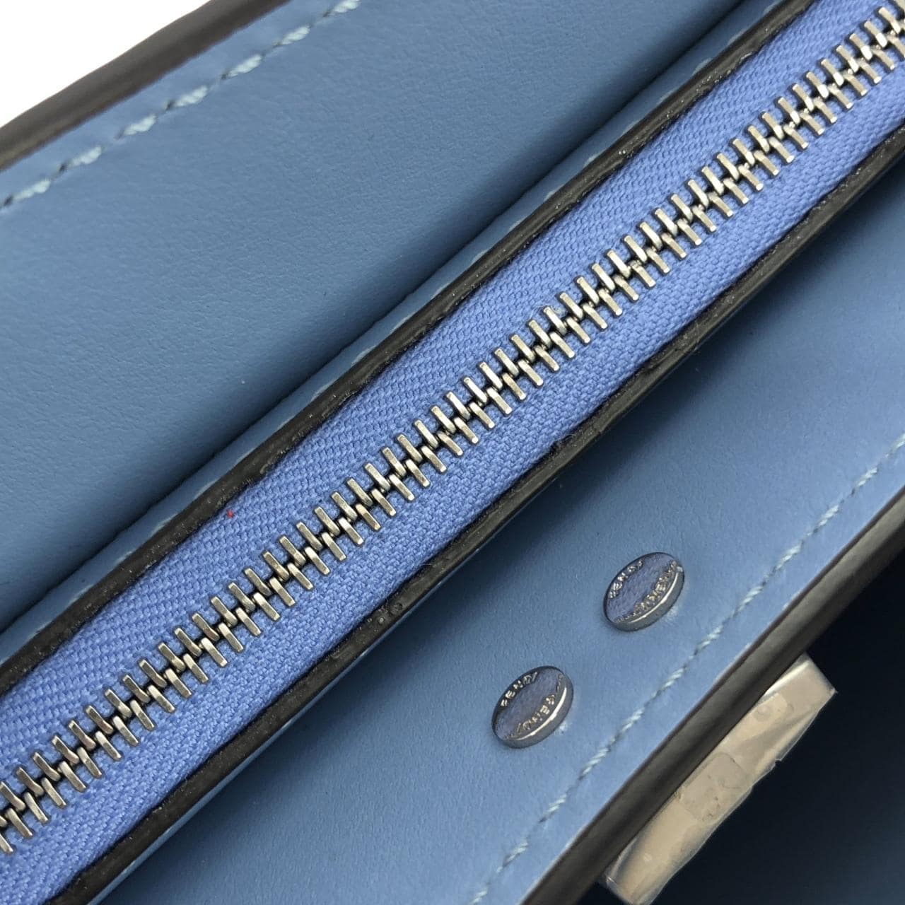 フェンディ ピーカーブー アイ シー ユー エックスクロス 7VA582 AMA3 バッグ