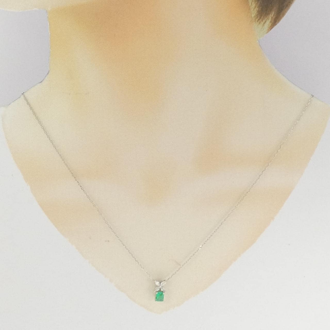 PT900/PT850 フラワー エメラルド ネックレス 0.46CT
