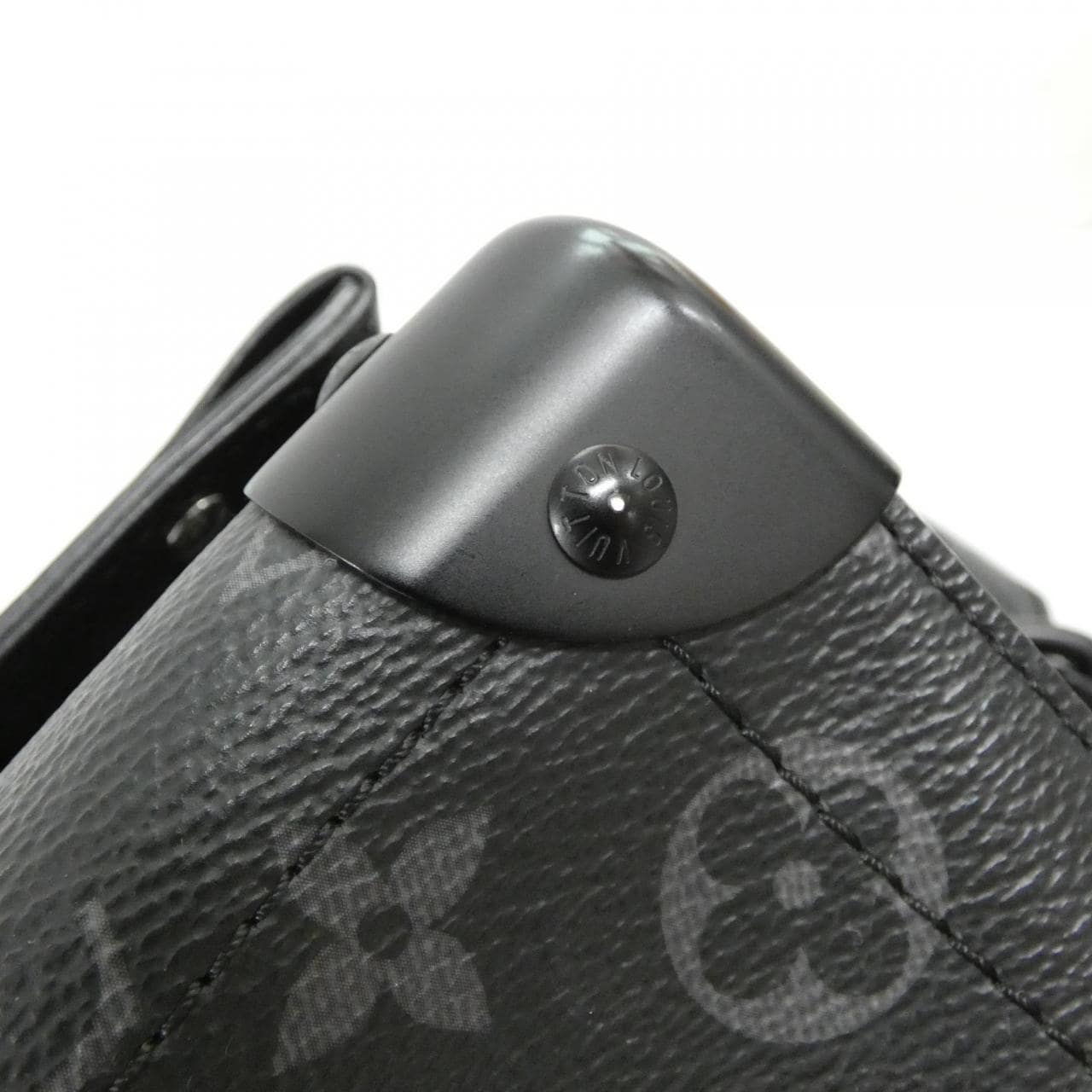 LOUIS VUITTON Monogram Eclipse Soul Trunk EW M11744 肩背包