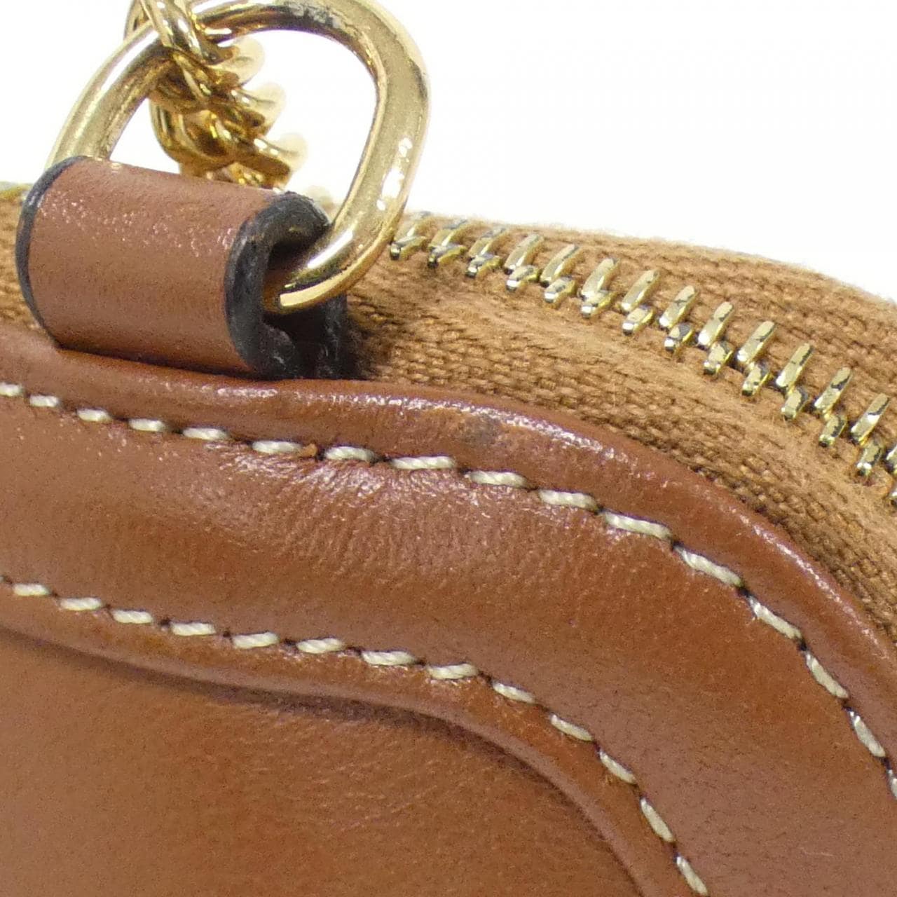 セリーヌ チェーン クラッチ キュイル トリオンフ 10E383DR8 ショルダーバッグ