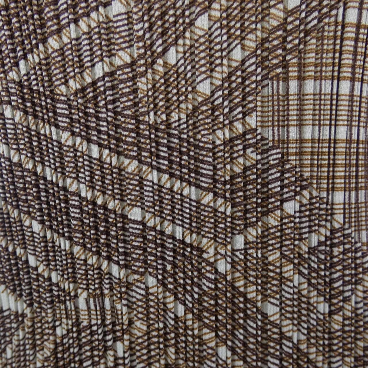 百褶PLEATS PLEASE上衣