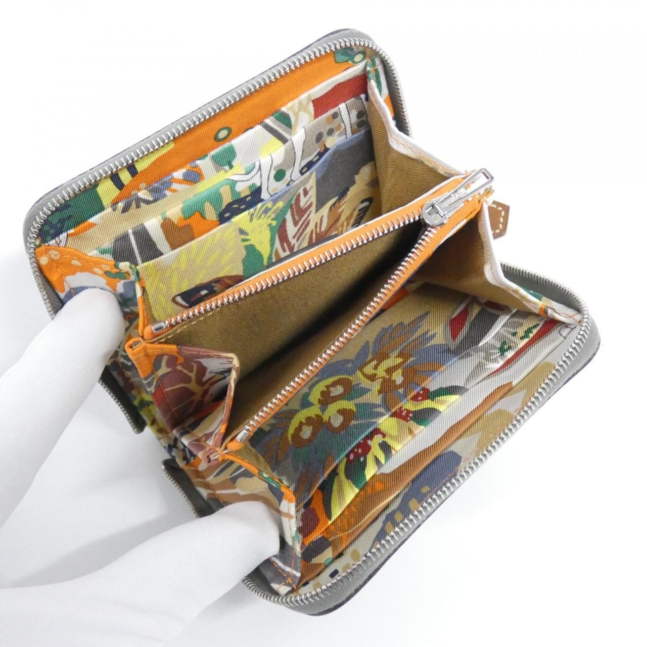 エルメス EN LIBERTE シルク イン コンパクト 084541CK 財布