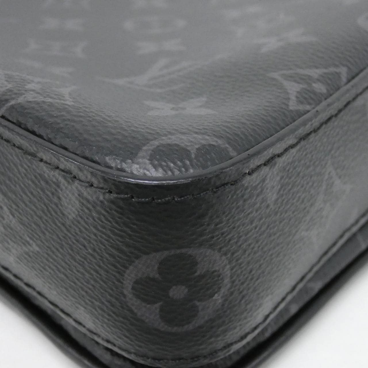 ルイヴィトン モノグラム エクリプス リバース トリオ メッセンジャー M69443 ショルダーバッグ