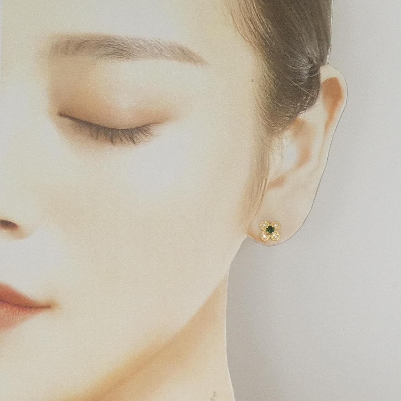 K18YG フラワー ガーネット ピアス 0.26CT