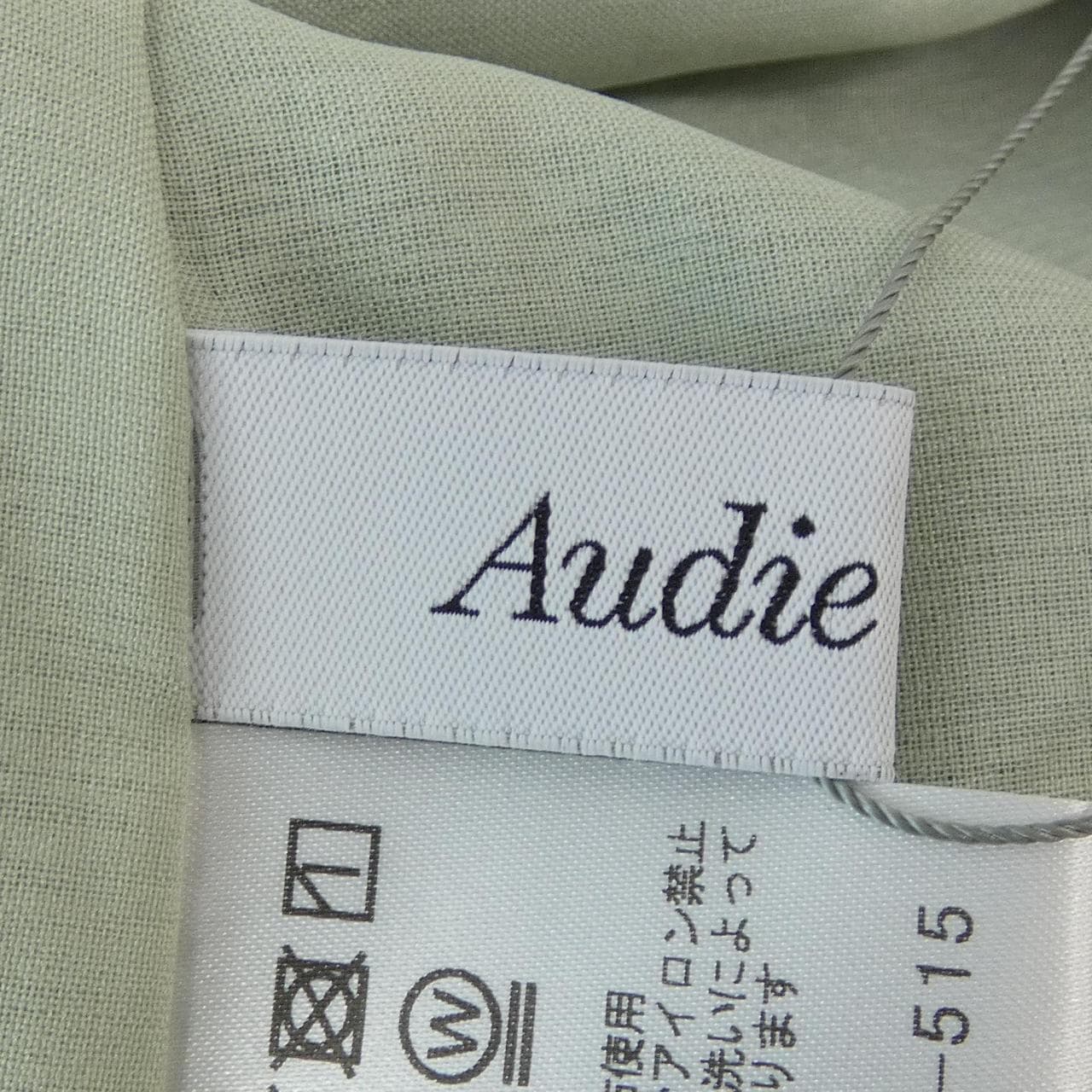 Audie a Muses トップス