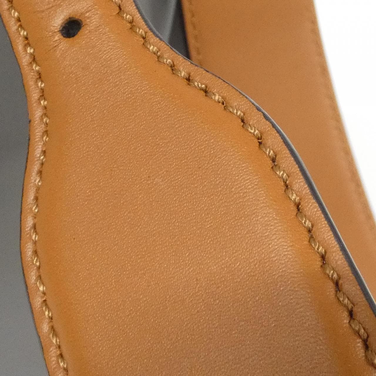 フェンディ ピーカブー アイコニック ミディアム 8BN290 ACO9 バッグ