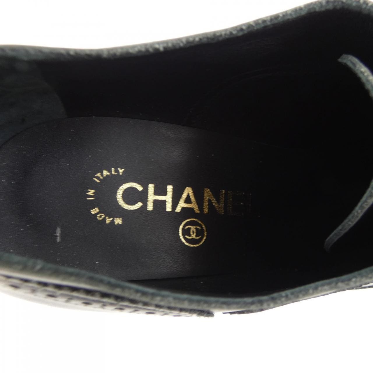 CHANEL香奈儿高跟鞋。
