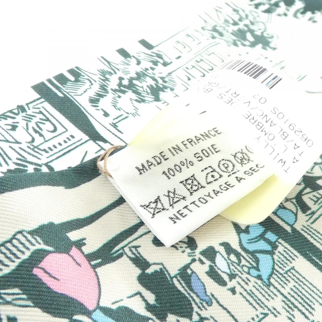 【未使用品】エルメス A L'OMBRE DES BOULEVARDS ツイリー 062910S スカーフ