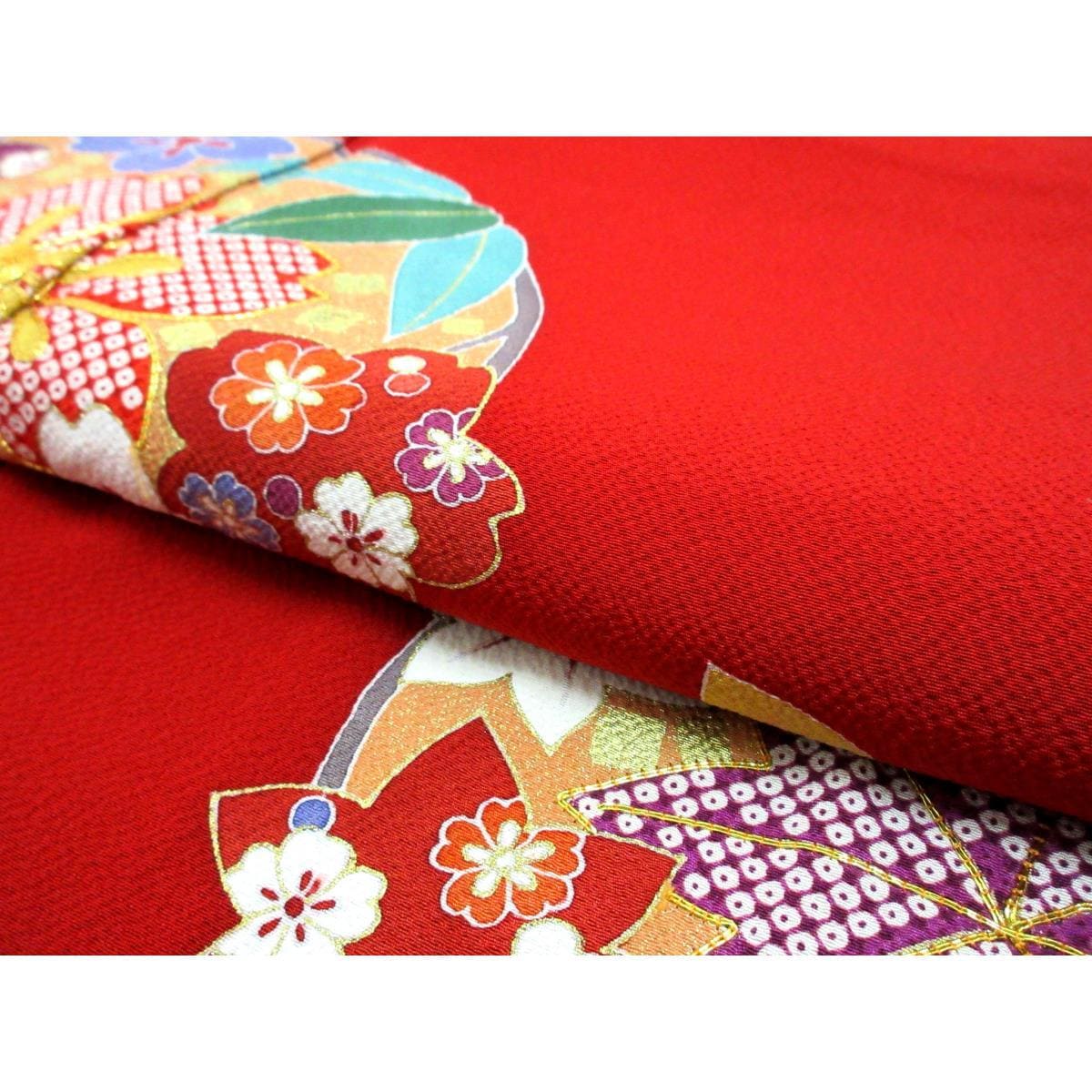 振袖　友禅金彩加工　刺繍入り