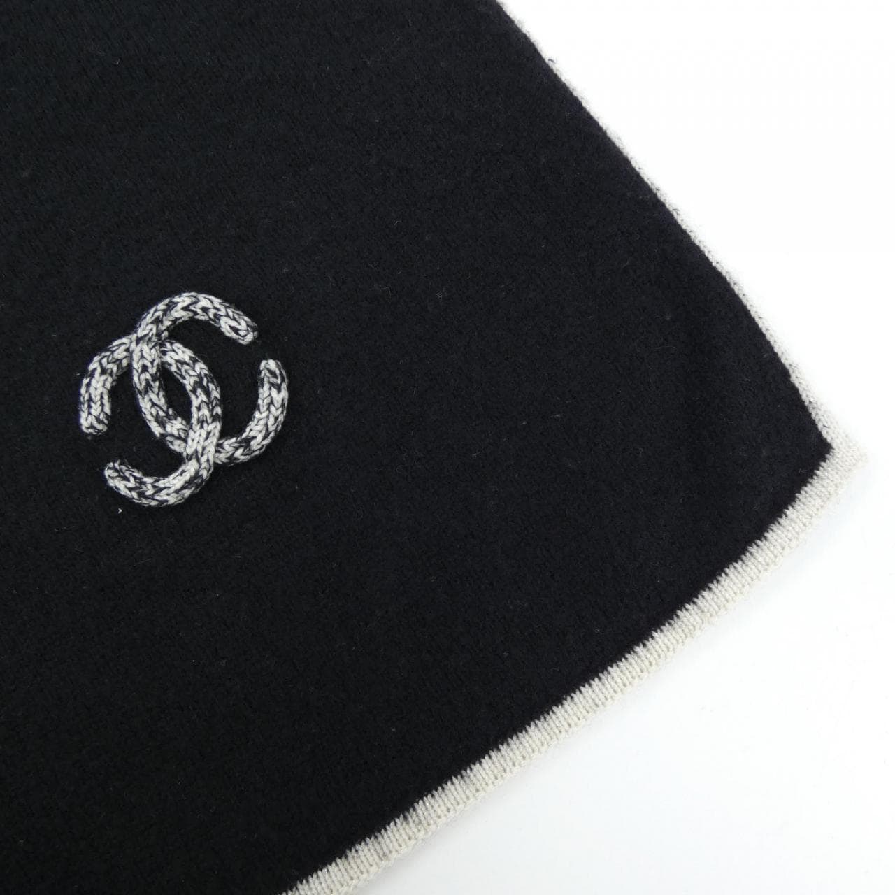 CHANEL MUFFLER