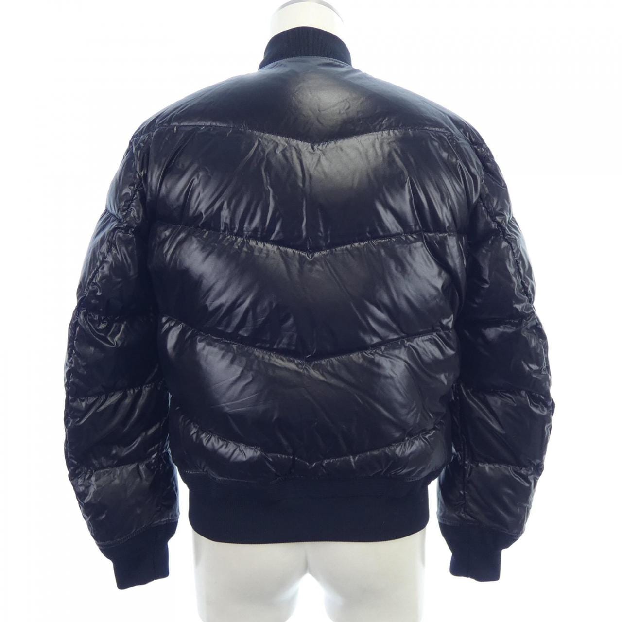 モンクレール MONCLER ダウンジャケット