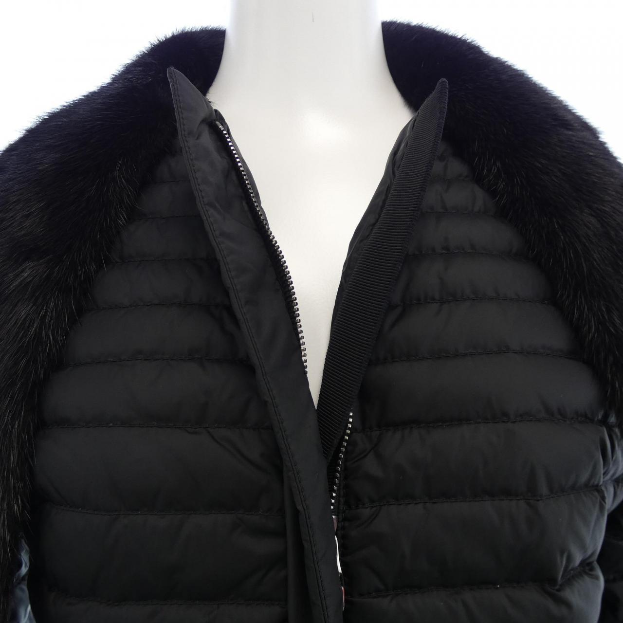 サルヴァトーレフェラガモ SALVATORE FERRAGAMO ダウンジャケット