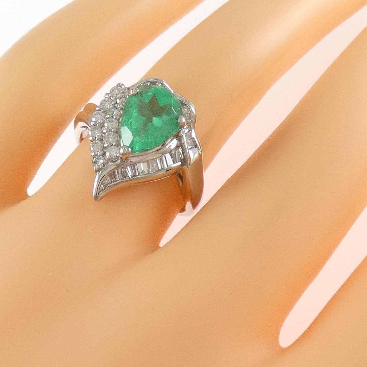 PT900 エメラルド リング 1.87CT