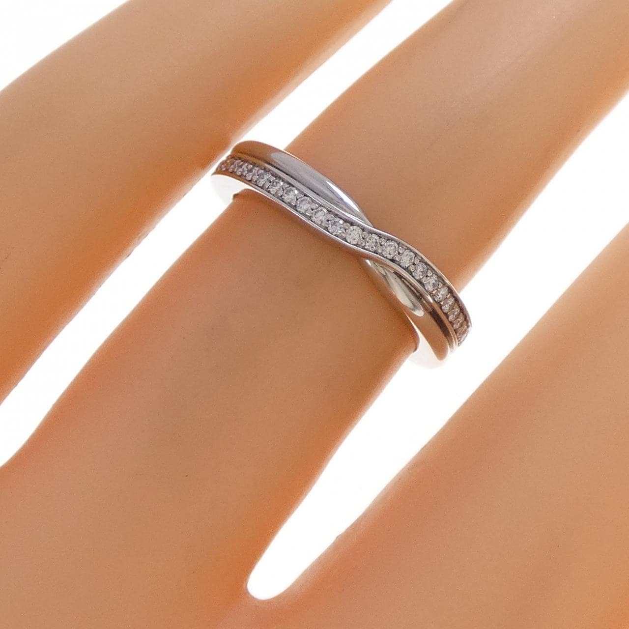 ハリーウィンストン トリスト ワンロウ リング