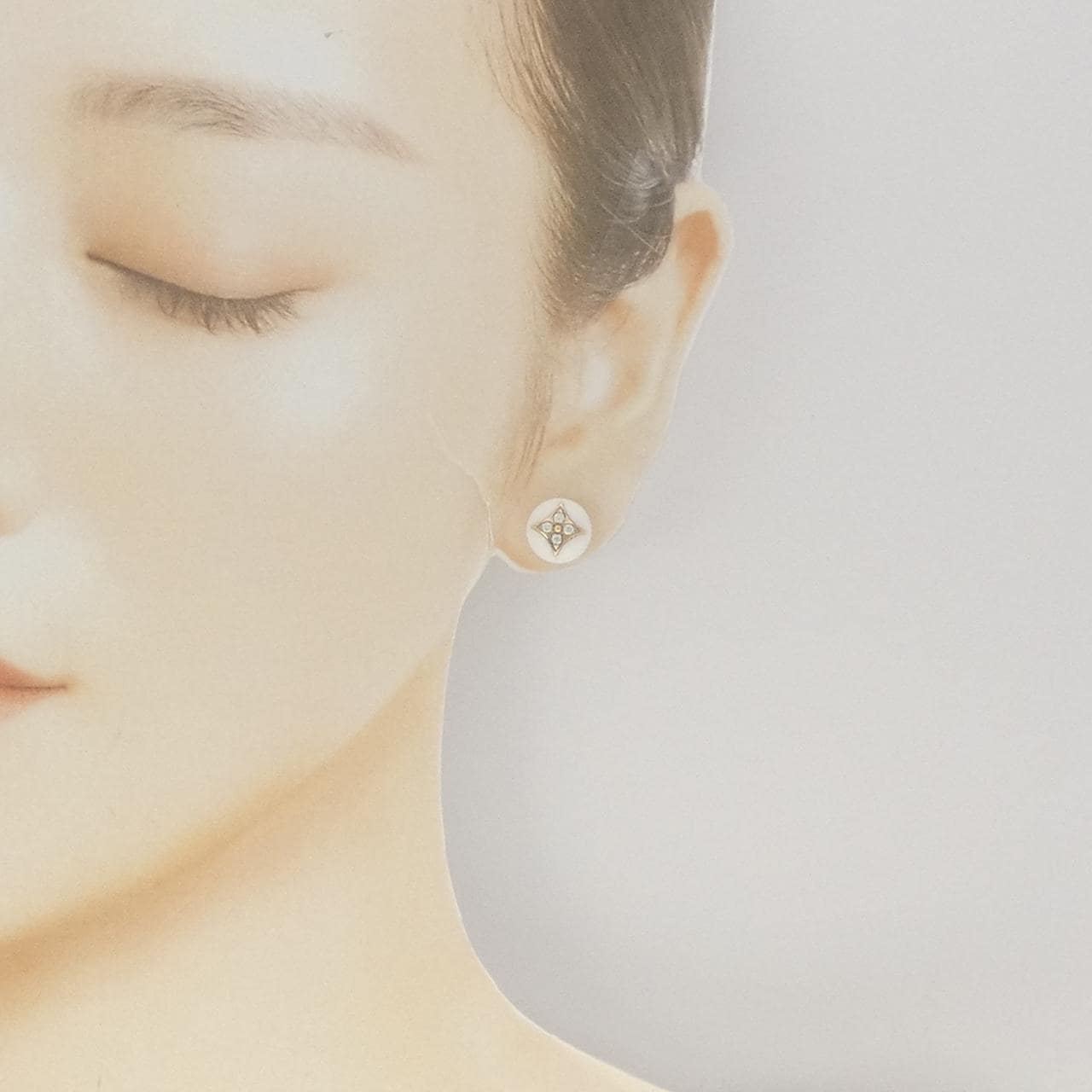 LOUIS VUITTON Berg B Blossom Earrings