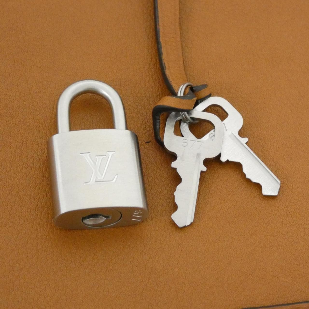 LOUIS VUITTON Lock It MM M21342 包