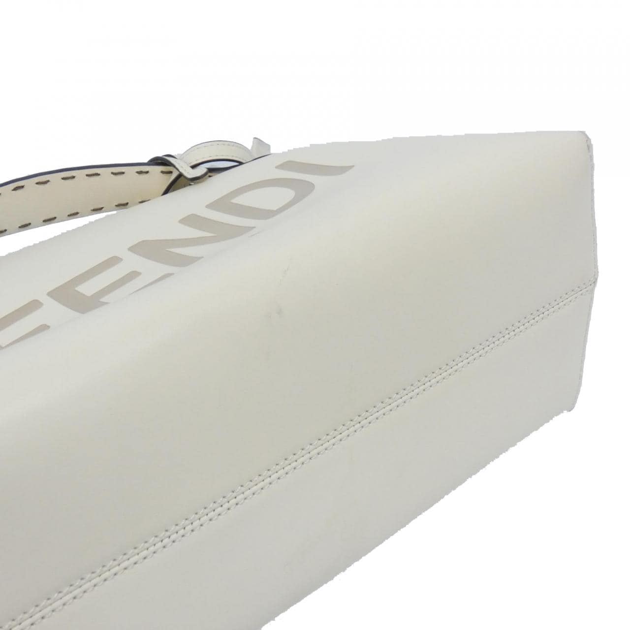 フェンディ バイ ザ ウェイ ミディアム 8BL146 AC9L バッグ