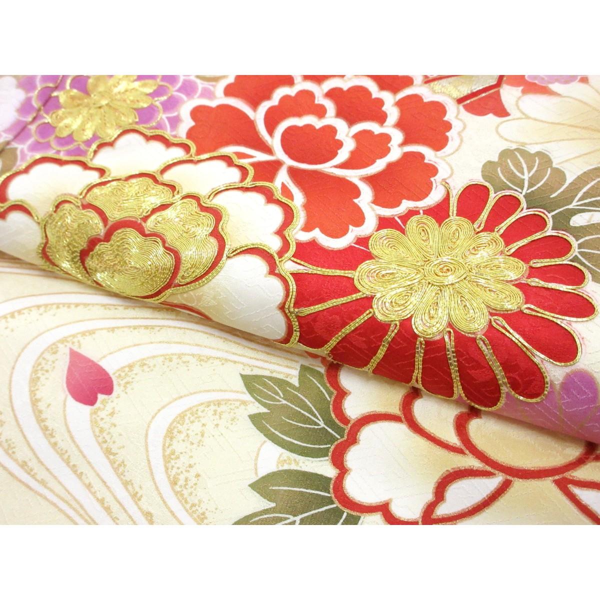 振袖　友禅金彩加工　刺繍入り