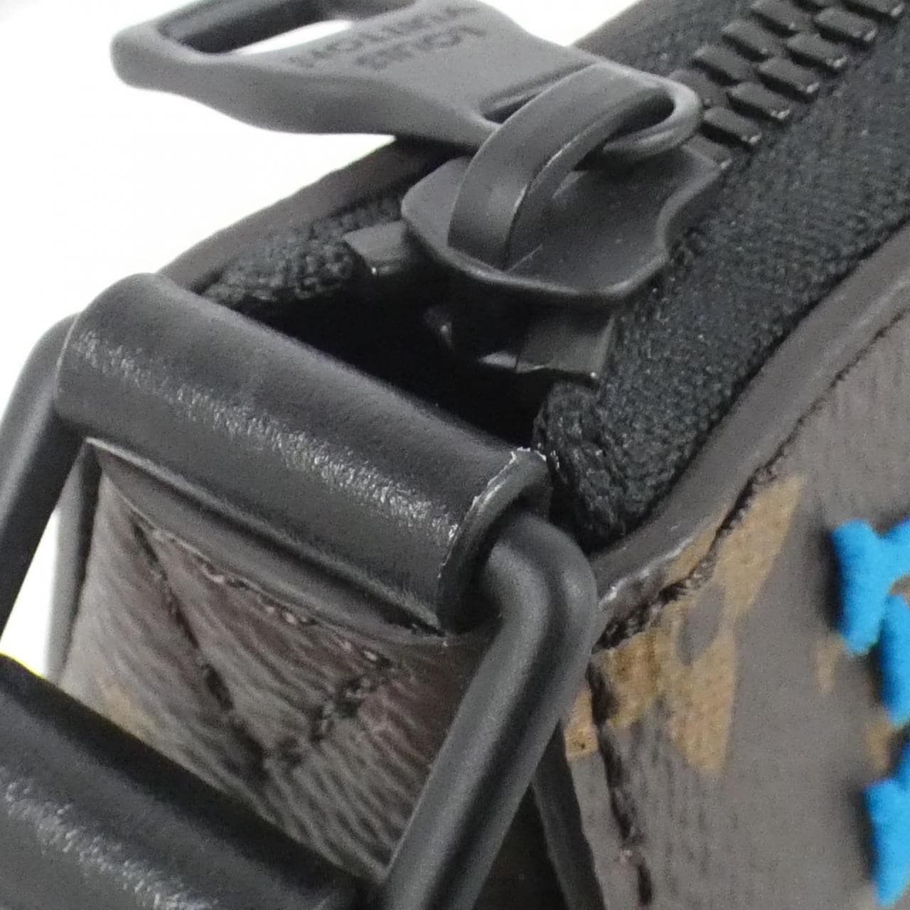 ルイヴィトン モノグラム タフタージュ トリアングル メッセンジャー M45078 ショルダーバッグ