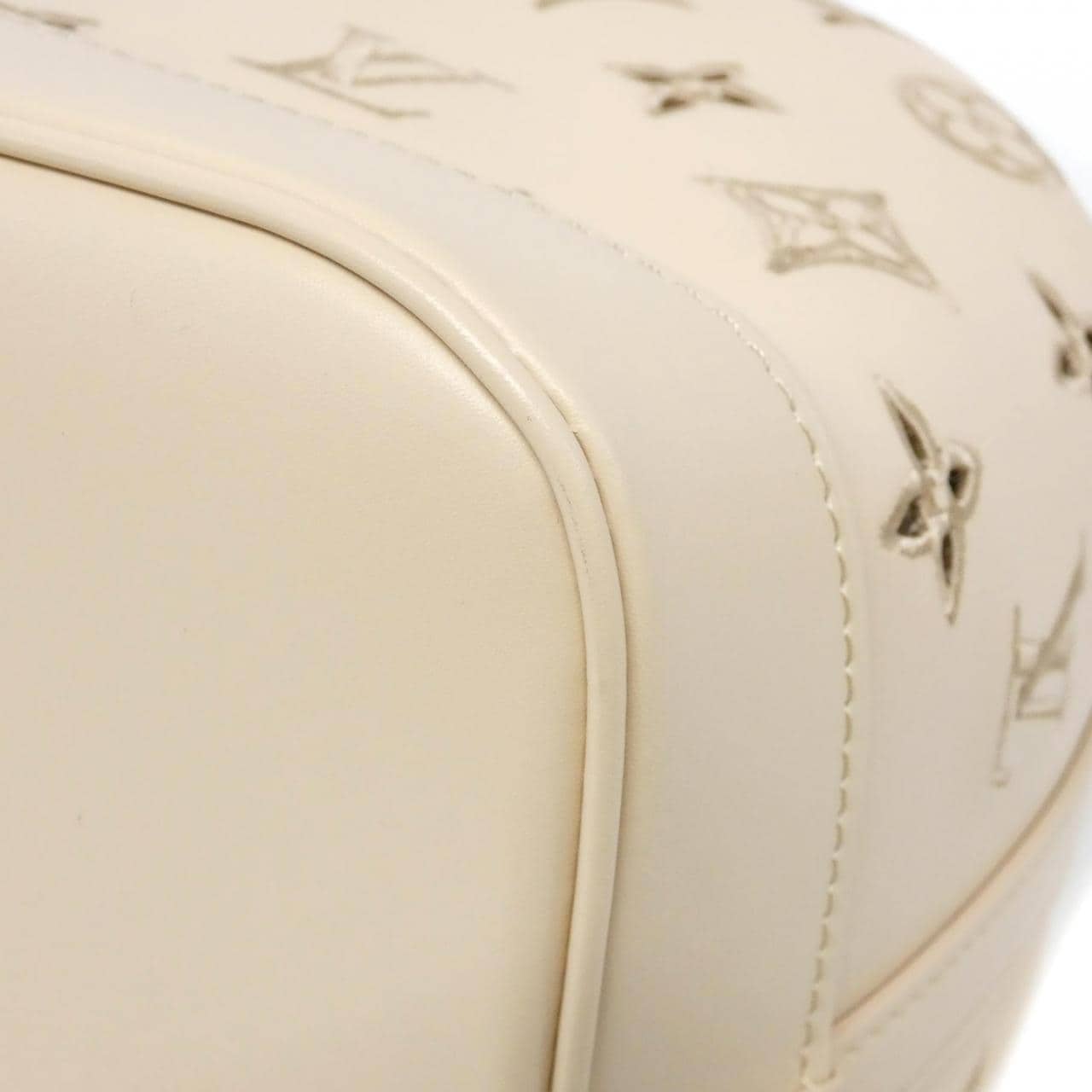 ルイヴィトン モノグラム LVブロデリー アングレーズ プチ ノエ M22861 ショルダーバッグ