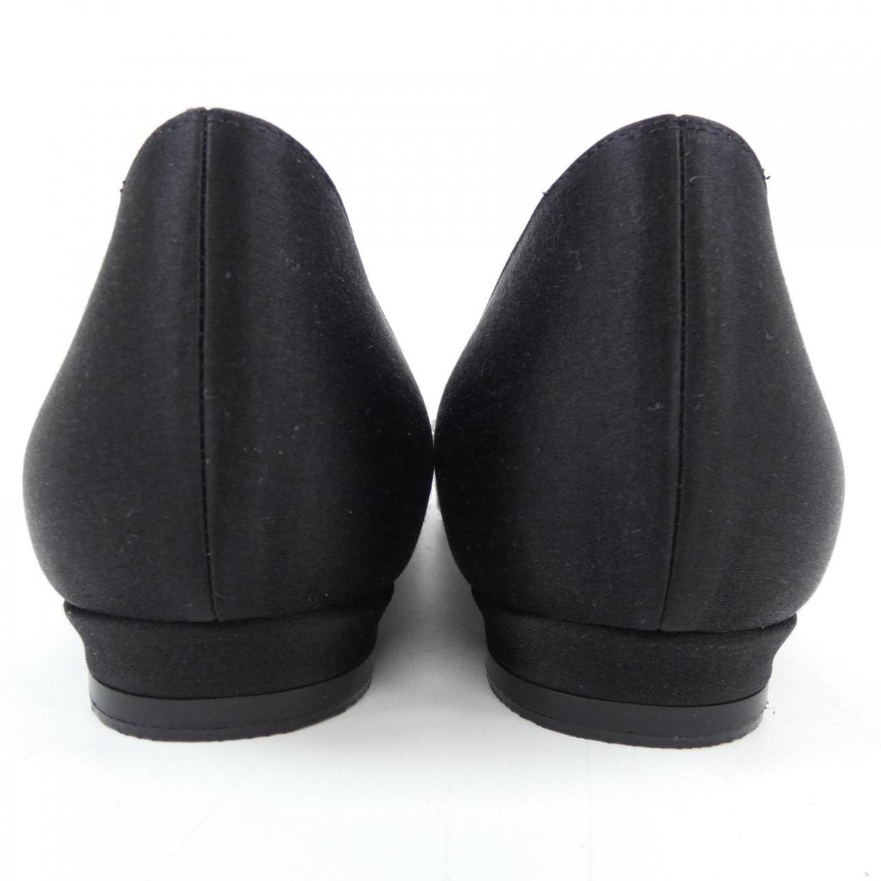 マノロブラニク MANOLO BLAHNIK OLARANAFLAT パンプス