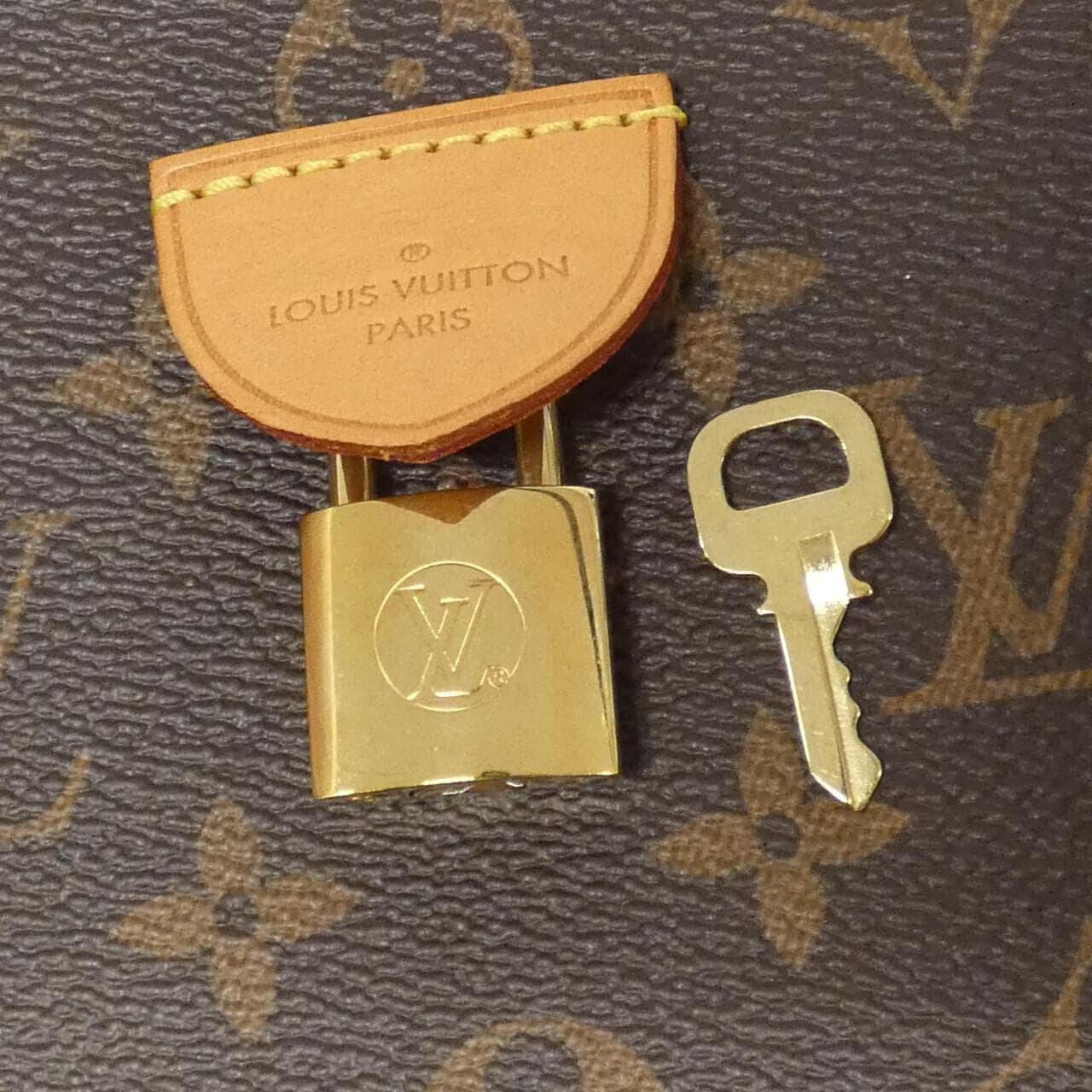 LOUIS VUITTON Monogram Rivoli MM M44546 包