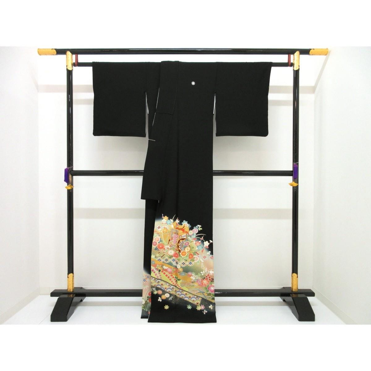 留袖　友禅金彩加工　刺繍入り　丸に橘