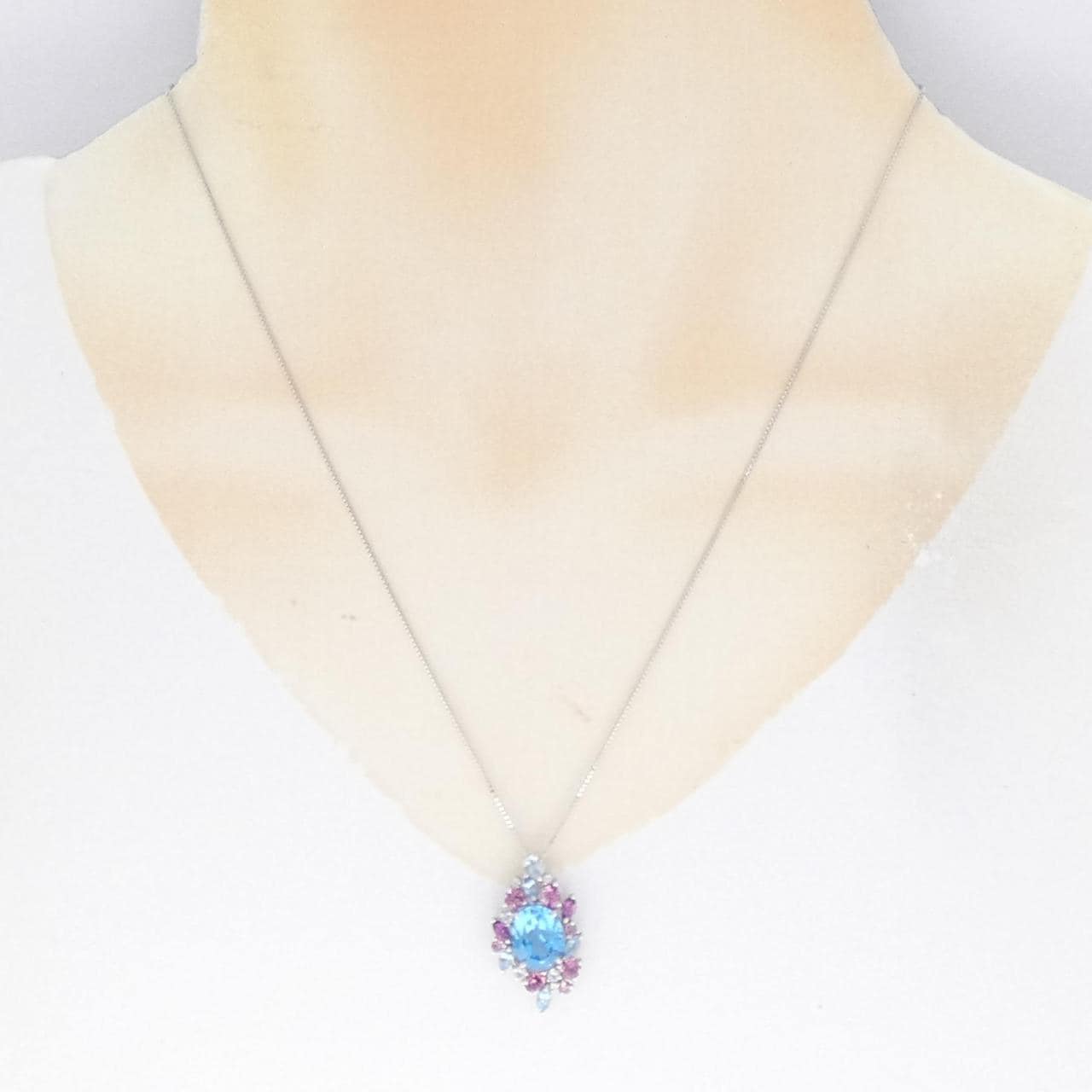 K18WG colored stone necklace